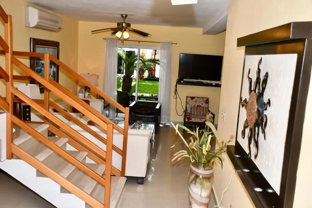 Casa Sol 3 & 4 Bedroom Villa With Swimming Pool Close To The Beach 普拉亚卡门 墨西哥
